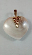 Load image into Gallery viewer, Madagascar Shell Heart-shaped Necklace
